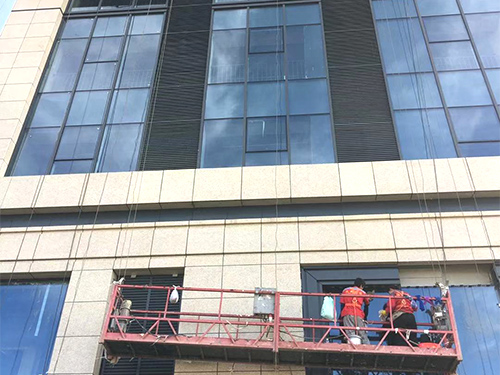 2019年9月6日中海景阳公馆商品楼玻璃幕清洗